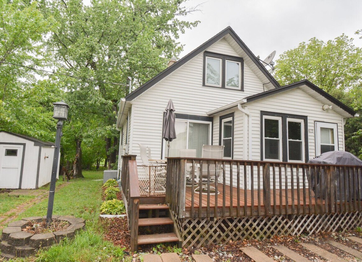 Foto principal - Tucked away, conveniently located, home fo...