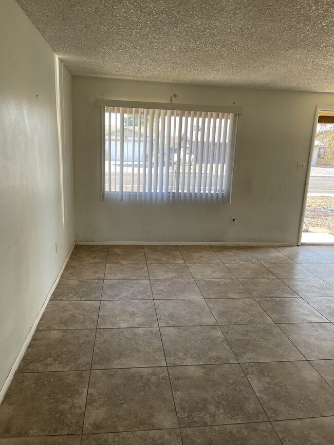 Building Photo - 3748 E Sweetwater Ave