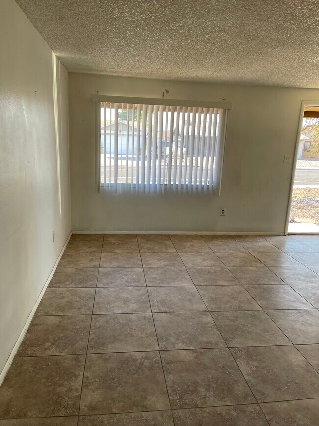 Foto del edificio - 3748 E Sweetwater Ave