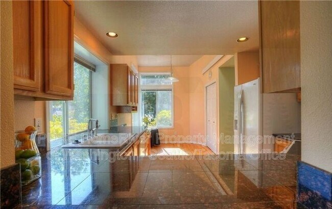 Foto del edificio - 6109 83rd Ave W