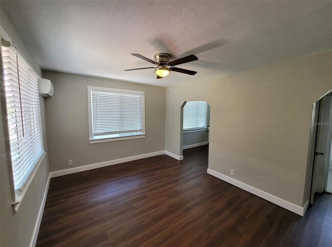 Foto del edificio - 3301 W Woodlawn Ave