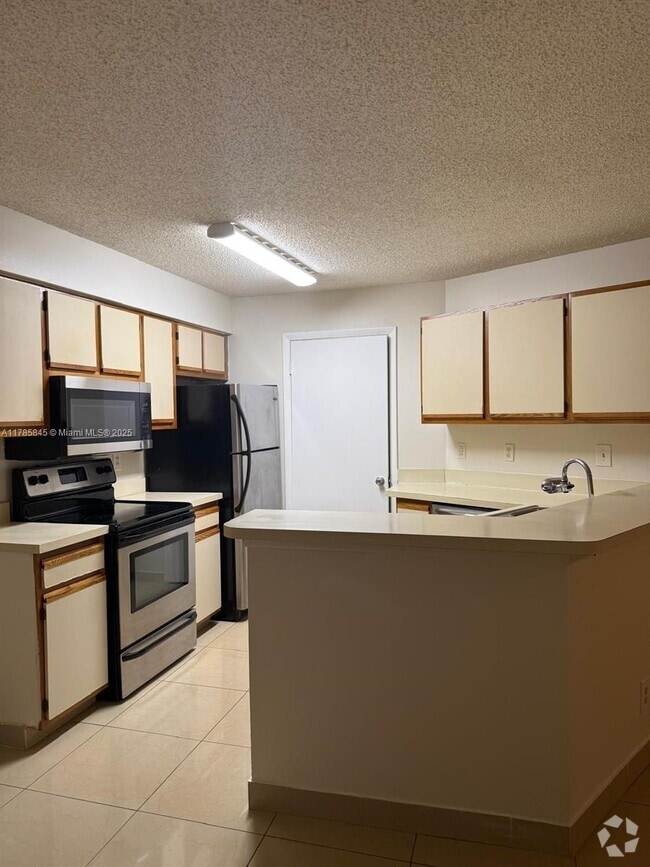 Building Photo - 9999 Summerbreeze Dr