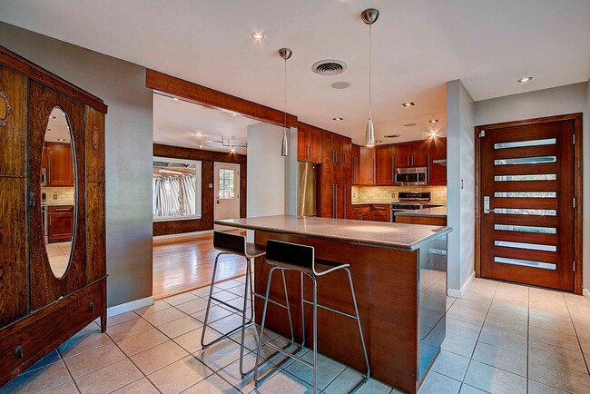 Foto del edificio - 5500 Westminster Dr