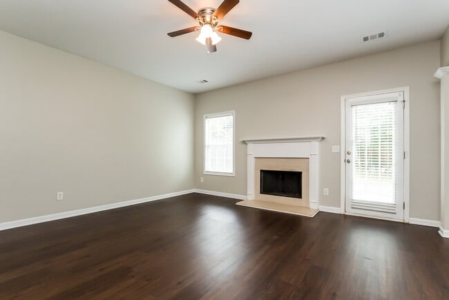 Building Photo - 7063 Grand Hickory Dr