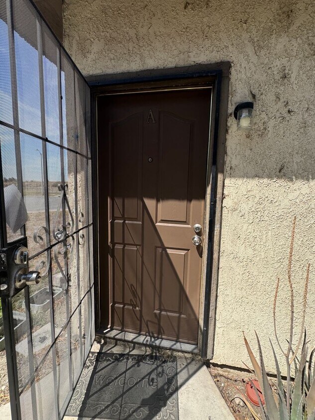 Foto principal - 16010 Dorsey Ave