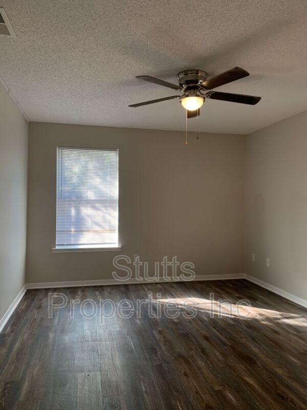 505 N Dickson St Unit A2, Tuscumbia, AL 35674 Condo for Rent in