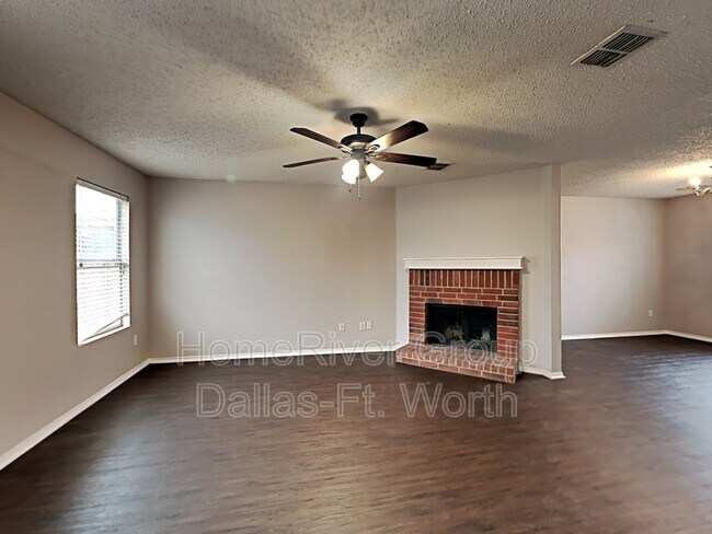 Building Photo - 8720 Polo Dr