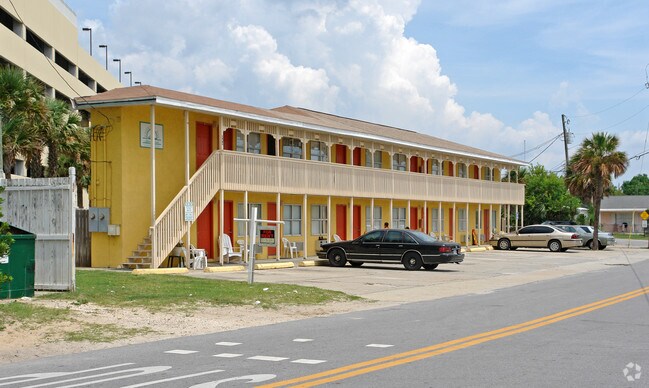 Building Photo - Emerald Bay Apartments