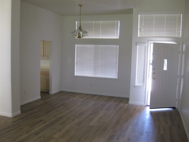 Foto del edificio - 1264 Fiesta Ave