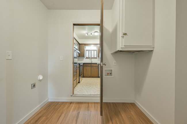 Building Photo - 1401 SW 60th St