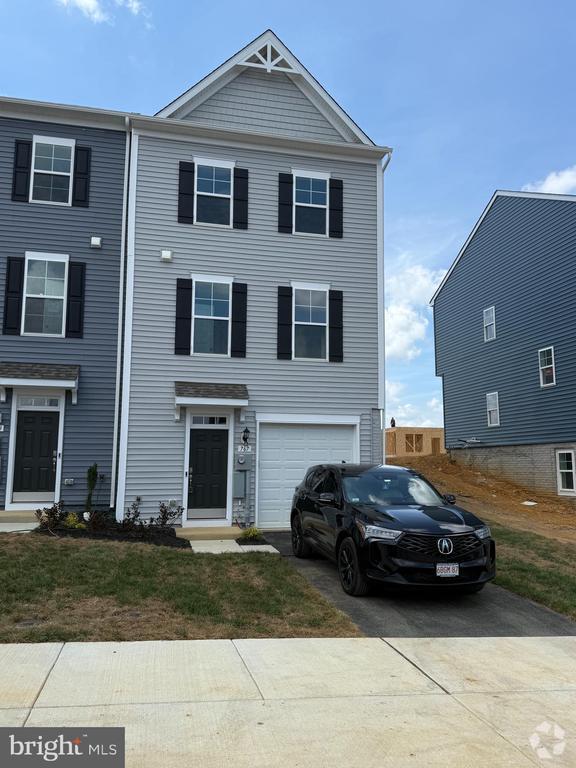 Building Photo - 767 Lord Fairfax St