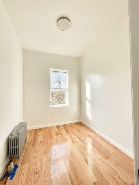 Foto del edificio - 239 E 25th St