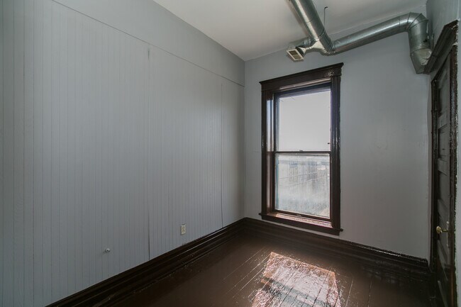 Foto del edificio - 2332 W 42nd St