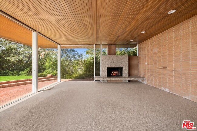 Foto del edificio - 590 N Tigertail Rd