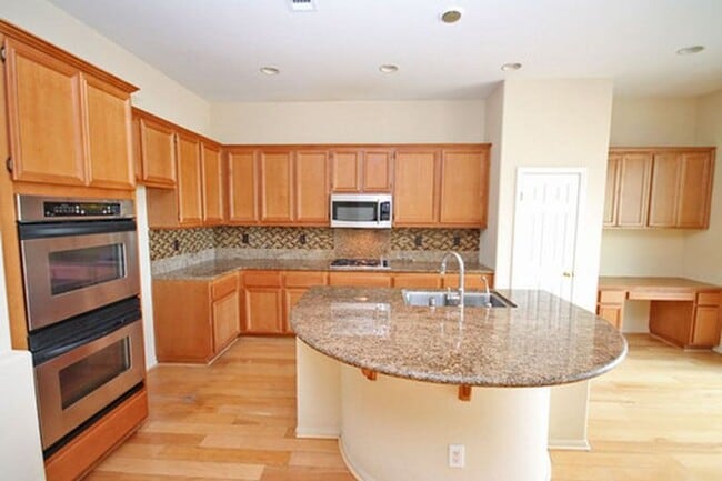 Building Photo - Exceptional Executive Single Story Home