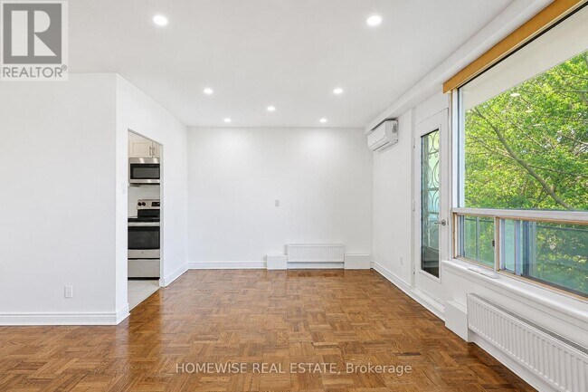 Photo du bâtiment - 2500 Bathurst St