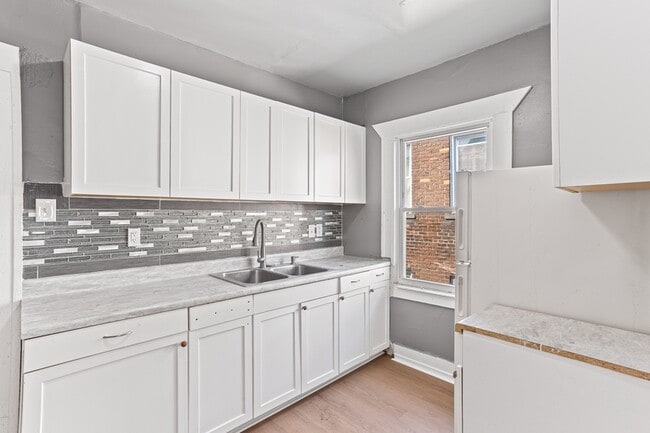 Building Photo - 2045 Clements St