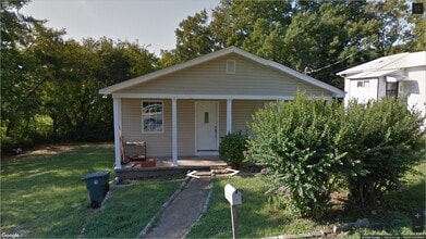 Building Photo - 108 Lawn St