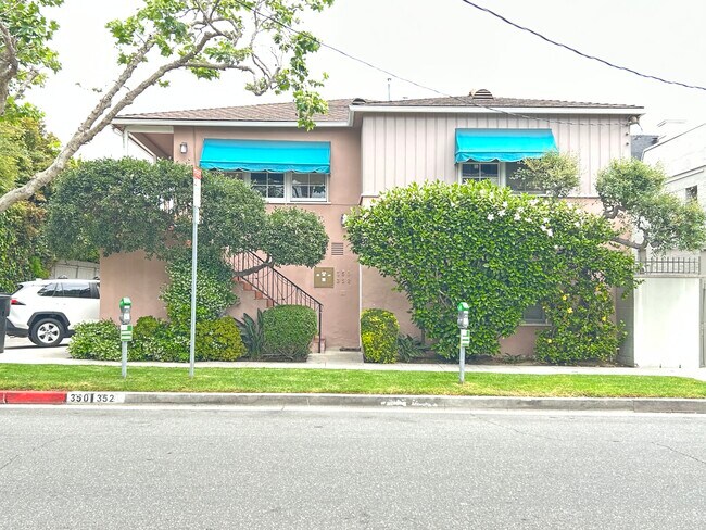 Edificio - 352 S Bedford Dr