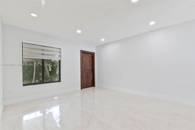 Foto del edificio - 2567 SW 21st Ave