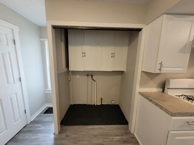 Foto del edificio - 1 Bedroom, 1 Bathroom Home near Iowa State Fairgrounds