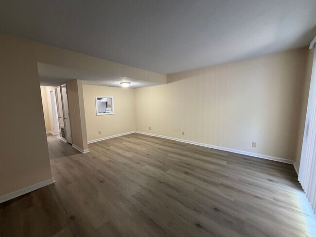 Foto del edificio - Exclusively Offered by Muse Realty, LLC