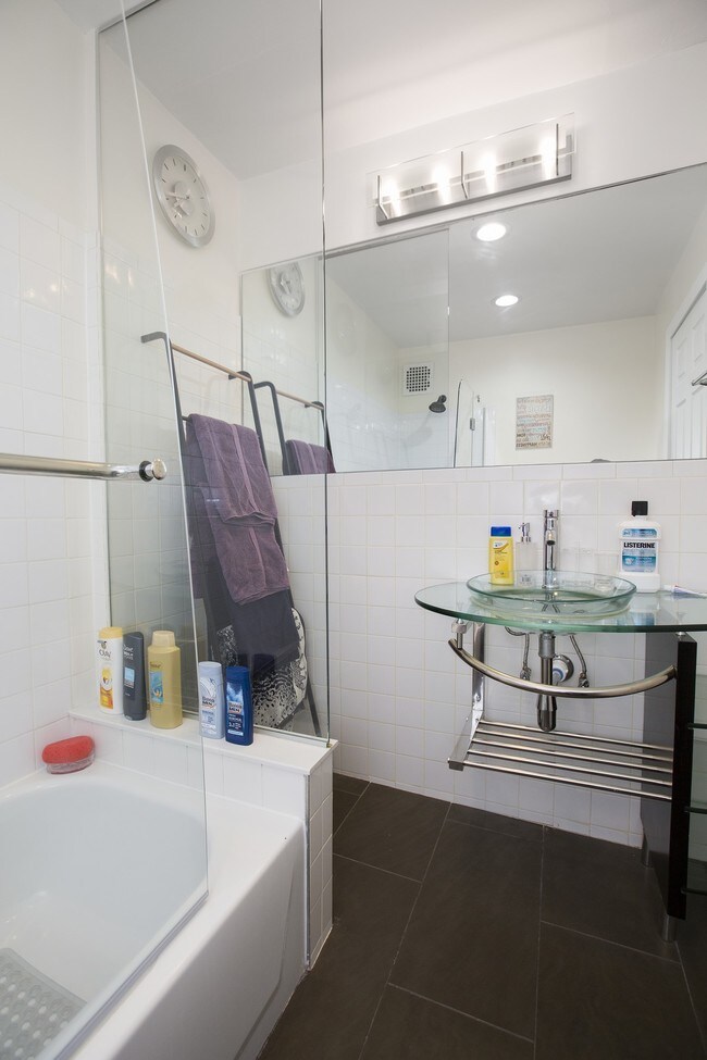 Photo - 64 E 129th St