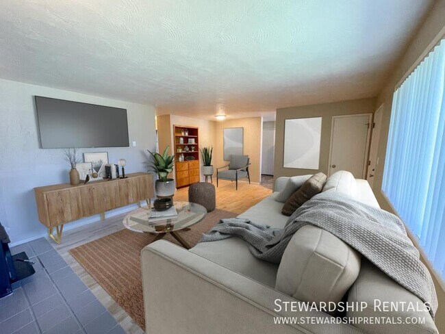 Building Photo - 2 Bedroom Duplex in Eugene!