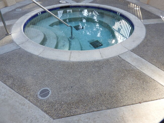 Foto del edificio - UTC Recently Remodeled Townhouse