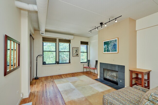 Foto del edificio - 4110 N Lincoln Ave
