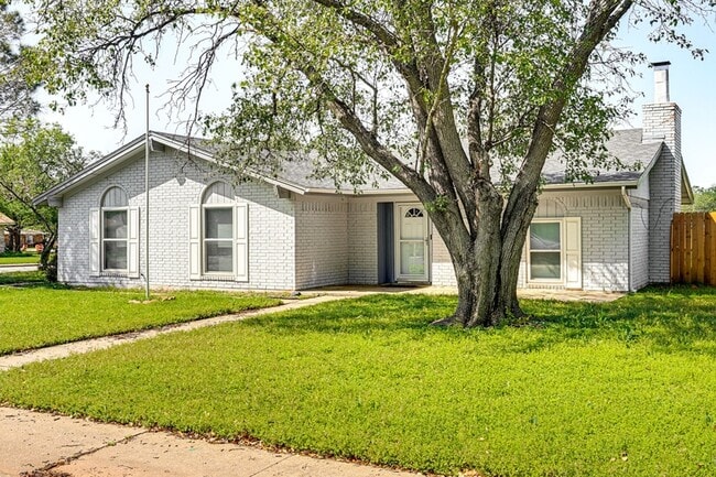 Building Photo - 4626 Trailwood Dr