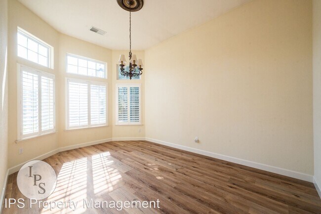 Building Photo - 3 br, 2 bath House - 2056 W. Fir Ave.