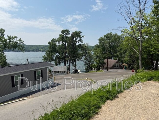 Building Photo - 5129 E Lake Rd