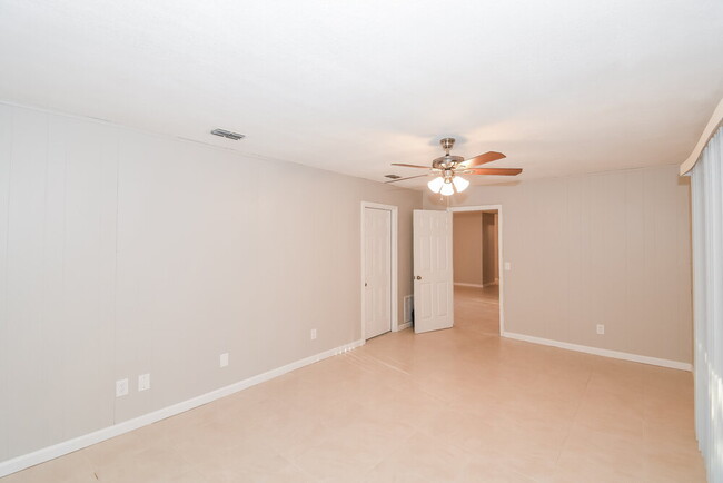 Foto del edificio - 2532 White Horse Rd W