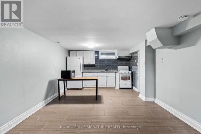 Building Photo - 112 Foch Ave