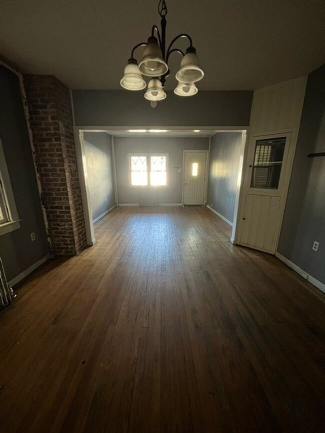 Building Photo - 3 bedroom 1 bathroom