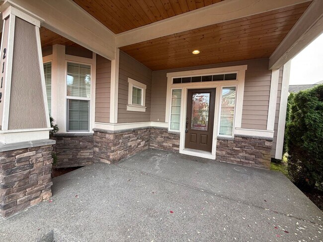 Foto del edificio - Stunning large 3 bedroom plus bonus rooms ...