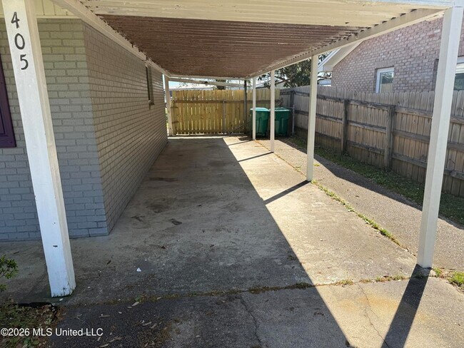 Foto del edificio - 405 McGuire Cir