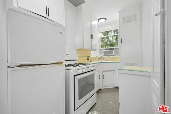Building Photo - 4010 Los Feliz Blvd