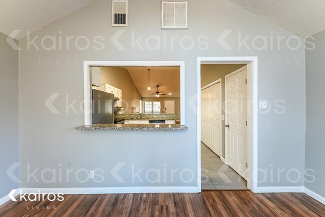 Building Photo - 9807 Tamalpais Dr