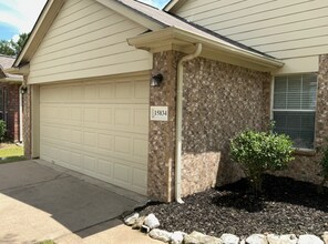 Building Photo - 15834 Little Miss Creek Dr
