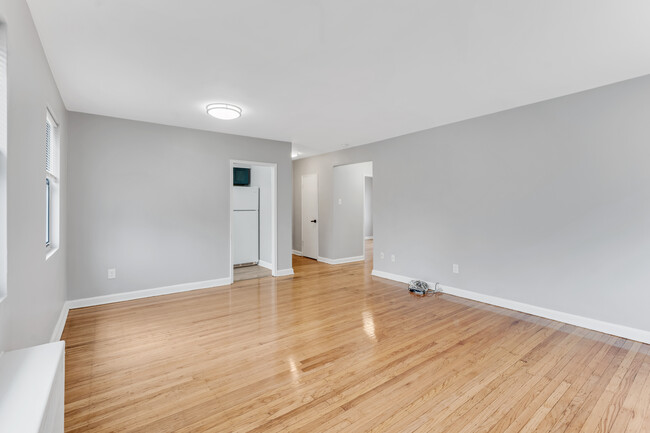 Foto del edificio - 125 Forest Ave