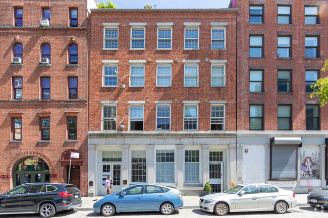Building Photo - 247 Water St