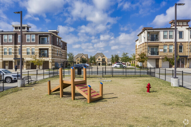 Dog Park - McKinney Square Apartments