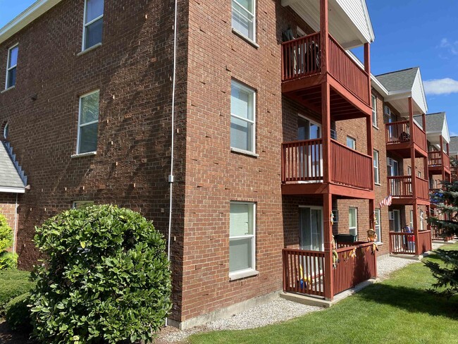 Building Photo - 99 Powers St