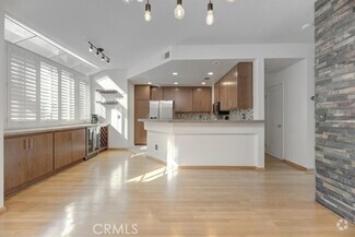 Building Photo - 501 Herondo St