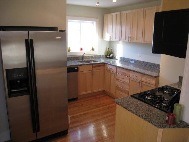 Primary Photo - 10 Evergreen Ave