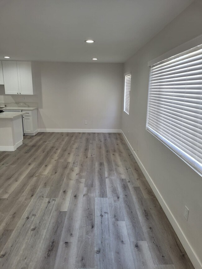 Building Photo - 10836 Camarillo St