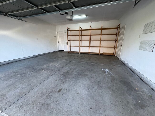 Building Photo - 3 Bedroom Home Now in Avalon Rent Ready!