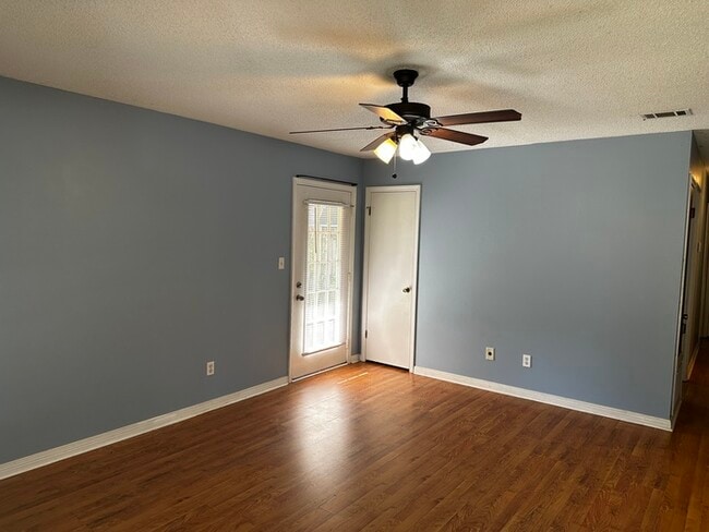 Building Photo - Great home close to Whiting Field